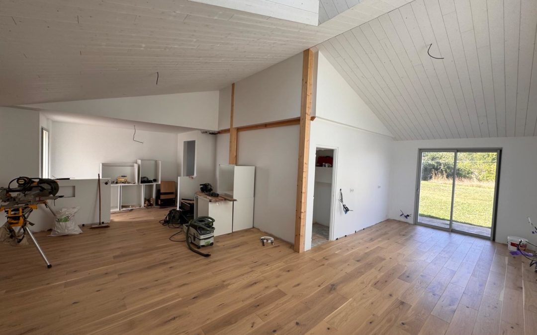 Réalisation complète intérieure : lambris bois, plâtrerie sèche et parquet chêne collé à La Rochelle